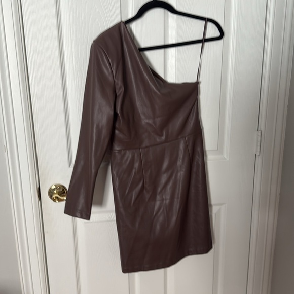 NWT One-Shoulder Brown Dress faux leather express size medium - Picture 4 of 4